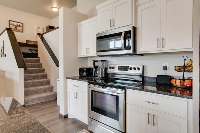 954 28th Avenue W, West Fargo, ND 58078