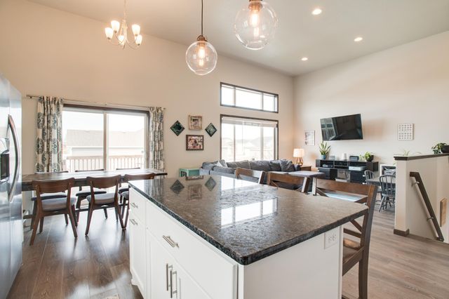 954 28th Avenue W, West Fargo, ND 58078