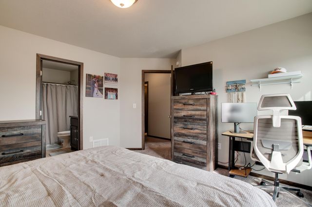 954 28th Avenue W, West Fargo, ND 58078