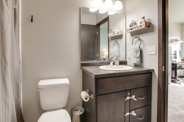 954 28th Avenue W, West Fargo, ND 58078