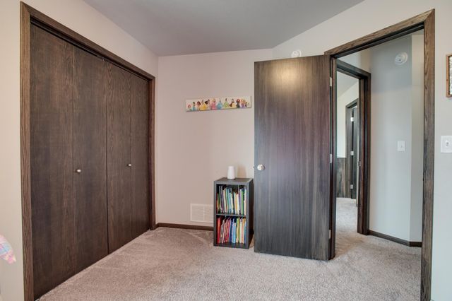 954 28th Avenue W, West Fargo, ND 58078