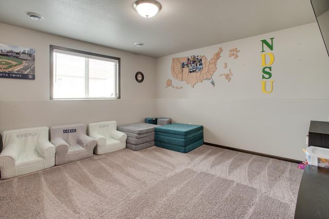 954 28th Avenue W, West Fargo, ND 58078