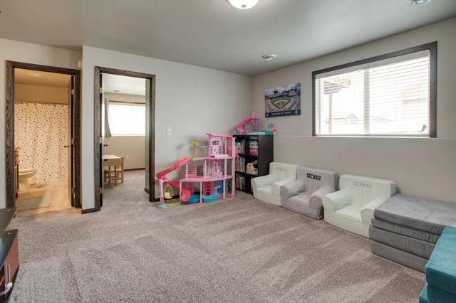 954 28th Avenue W, West Fargo, ND 58078