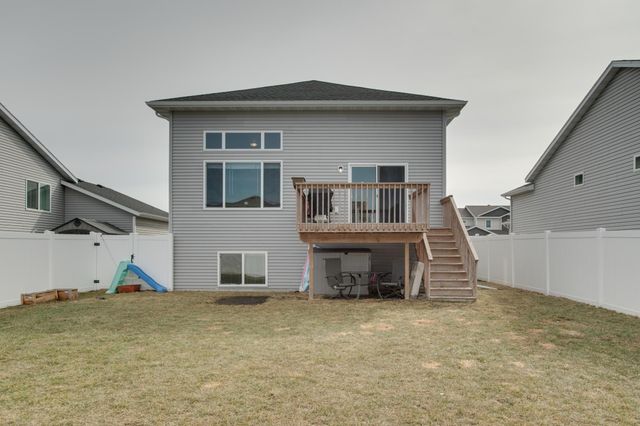 954 28th Avenue W, West Fargo, ND 58078