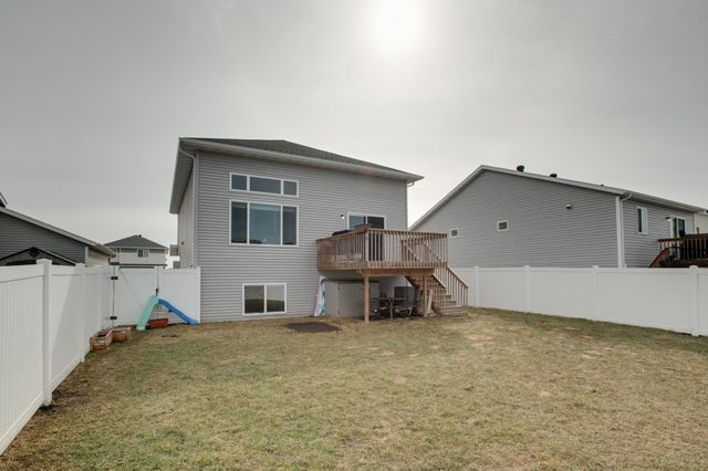 954 28th Avenue W, West Fargo, ND 58078