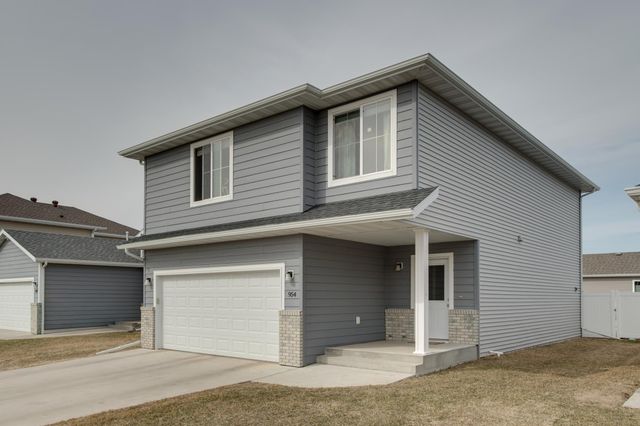 954 28th Avenue W, West Fargo, ND 58078