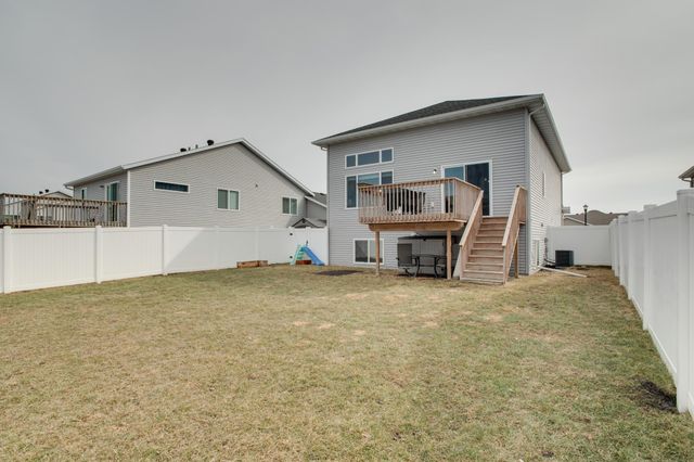 954 28th Avenue W, West Fargo, ND 58078