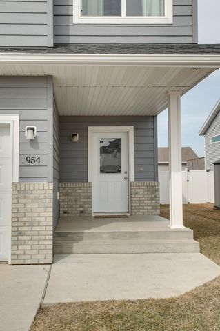 954 28th Avenue W, West Fargo, ND 58078