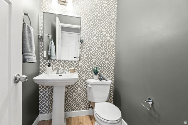 153 E CRESCENT LN, Sandy, UT 84070