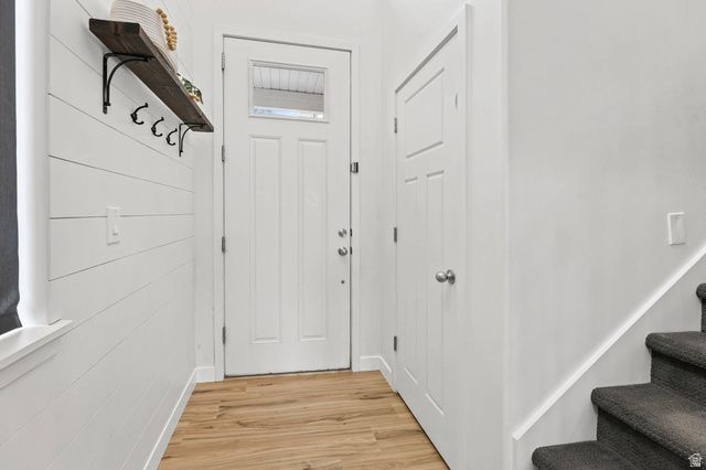 153 E CRESCENT LN, Sandy, UT 84070