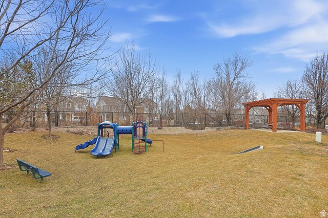 153 E CRESCENT LN, Sandy, UT 84070