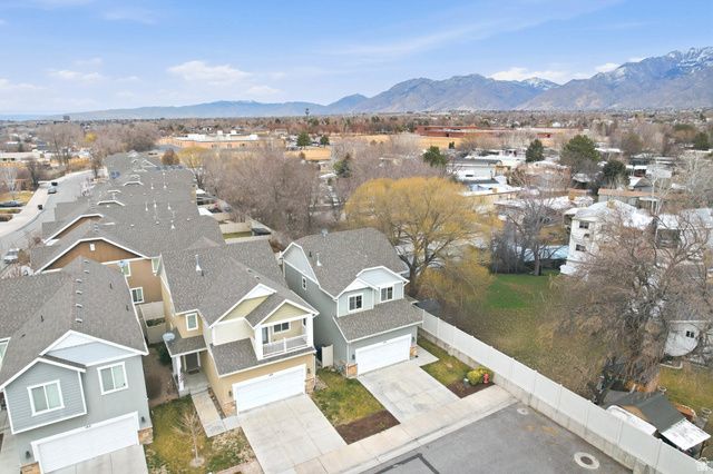 153 E CRESCENT LN, Sandy, UT 84070