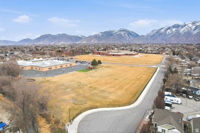 153 E CRESCENT LN, Sandy, UT 84070