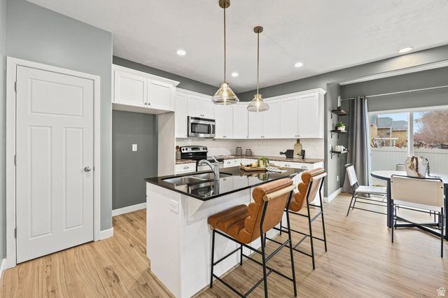 153 E CRESCENT LN, Sandy, UT 84070