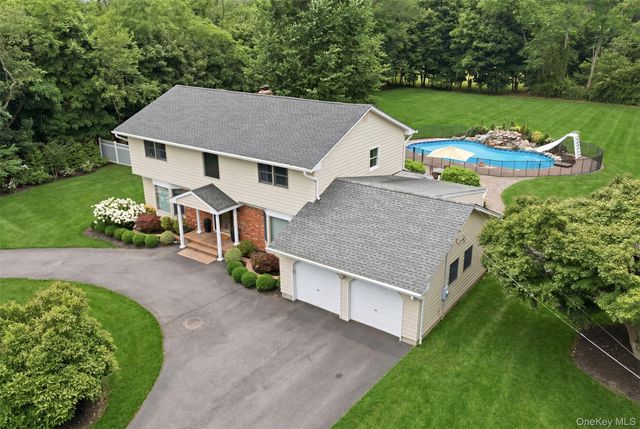 84 Meadow Glen Road, Northport, NY 11768