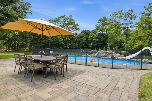 84 Meadow Glen Road, Northport, NY 11768