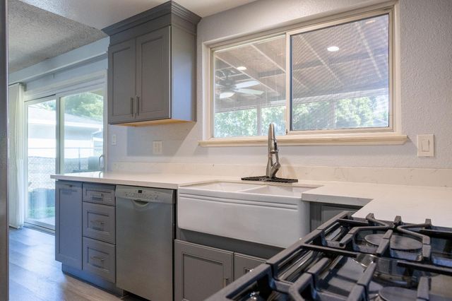 2252 S Whitney Blvd, Rocklin, CA 95677