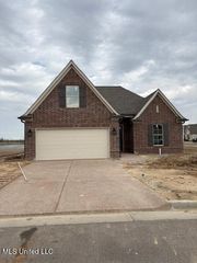 10518 Camilla Circle, Lake Cormorant, MS 38641