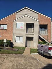 6701 Sands Point Drive 42, Houston, TX 77074