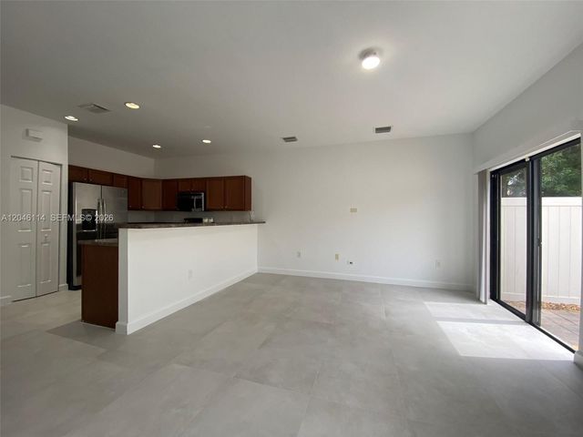 3538 W 88th Terrace 3538, Hialeah Gardens, FL 33018