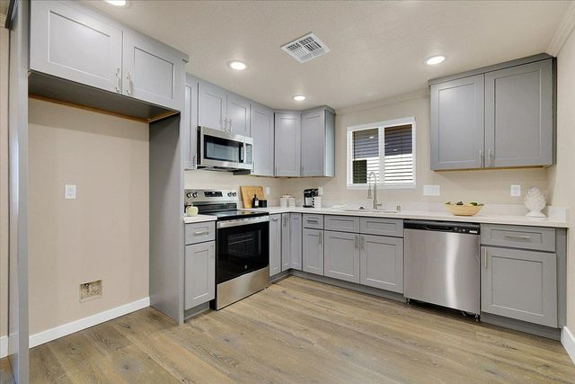 4593 Arboga Rd, Olivehurst, CA 95961