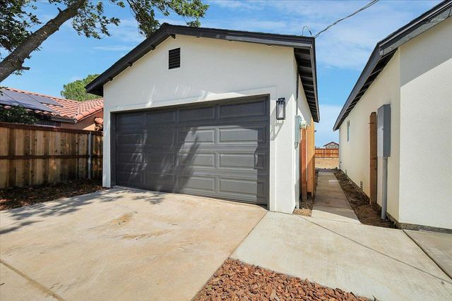 4593 Arboga Rd, Olivehurst, CA 95961