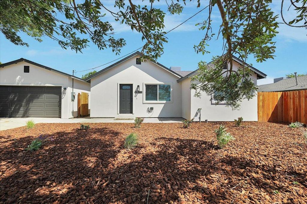 4593 Arboga Rd, Olivehurst, CA 95961