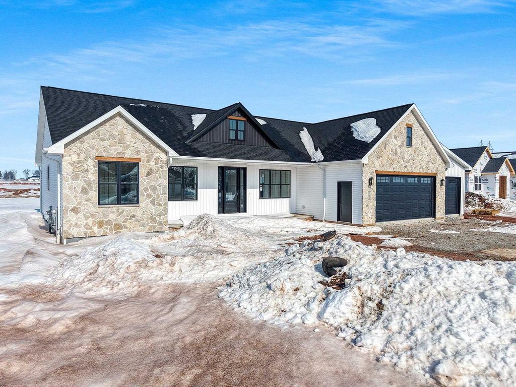 1605 TORCHWOOD TRAIL, De Pere, WI 54115