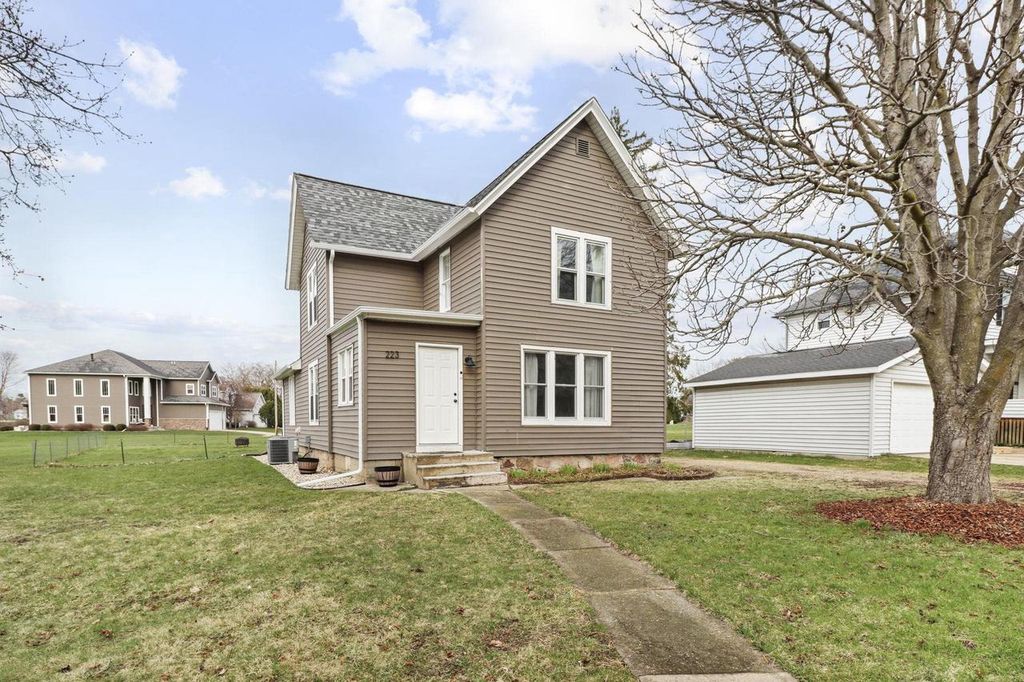 223 Hubbell Street, Marshall, WI 53559