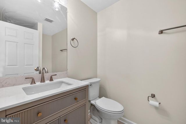6 MONARCH CT, Stafford, VA 22554