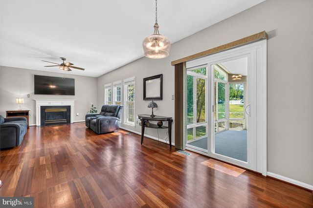 6 MONARCH CT, Stafford, VA 22554