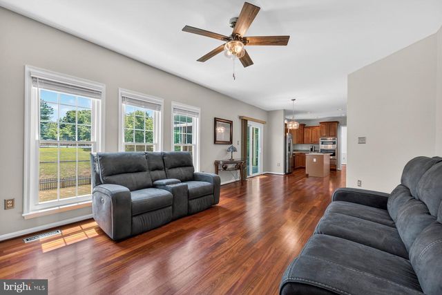 6 MONARCH CT, Stafford, VA 22554