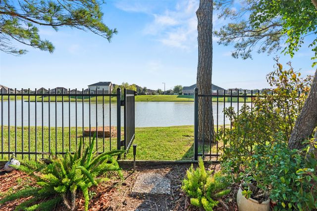 2876 Morning Pond Lane, Dickinson, TX 77539