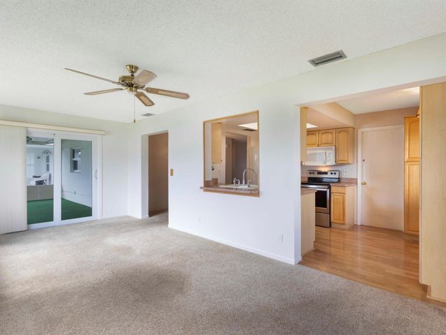 625 SW 21st Circle, Boynton Beach, FL 33426