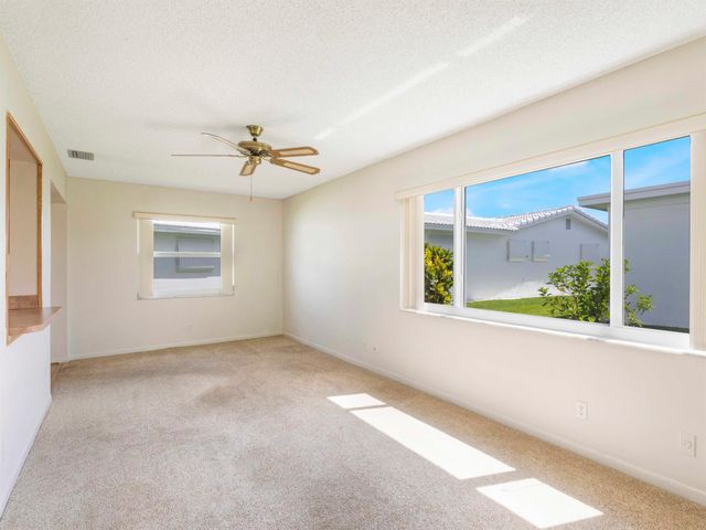 625 SW 21st Circle, Boynton Beach, FL 33426