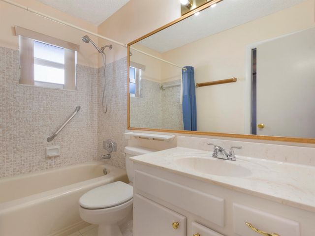 625 SW 21st Circle, Boynton Beach, FL 33426