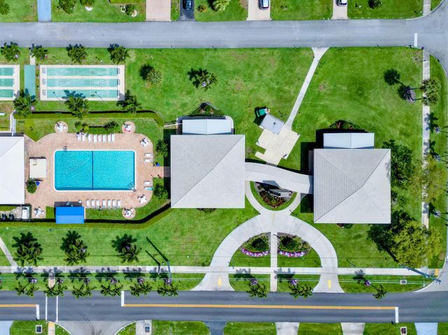 625 SW 21st Circle, Boynton Beach, FL 33426