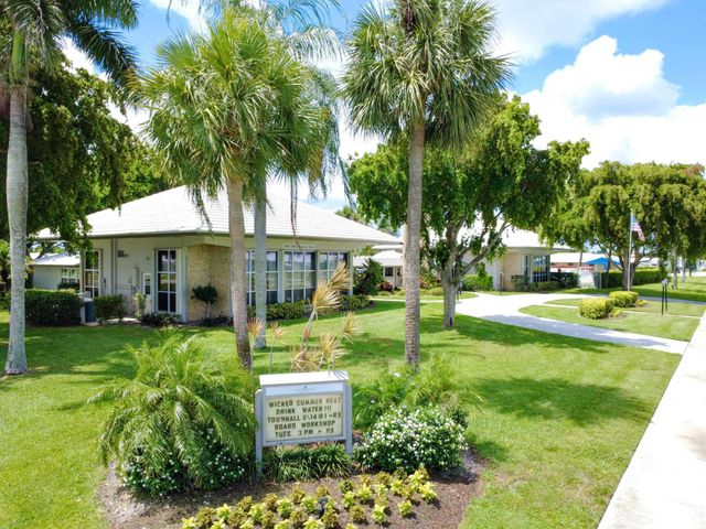 625 SW 21st Circle, Boynton Beach, FL 33426