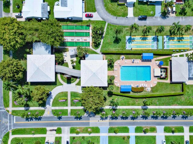 625 SW 21st Circle, Boynton Beach, FL 33426