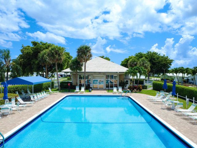 625 SW 21st Circle, Boynton Beach, FL 33426