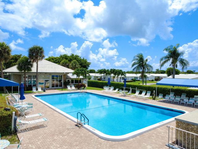 625 SW 21st Circle, Boynton Beach, FL 33426