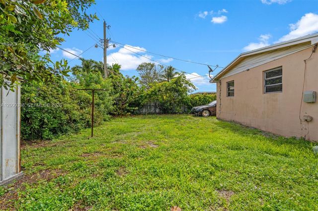 1321 NW 176th Ter, Miami Gardens, FL 33169