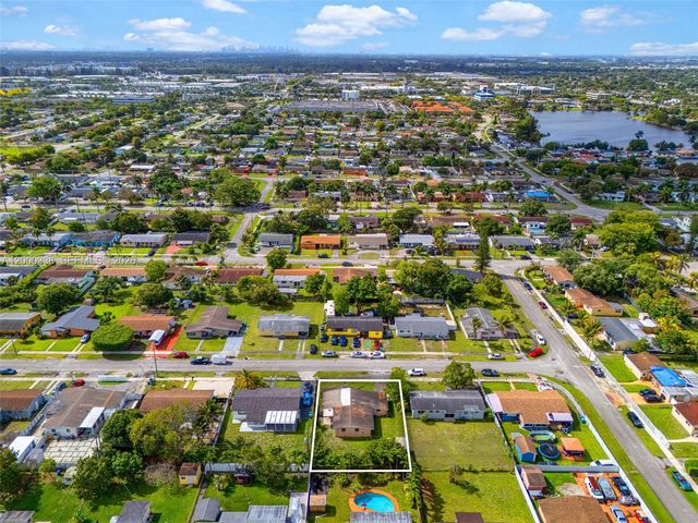 1321 NW 176th Ter, Miami Gardens, FL 33169