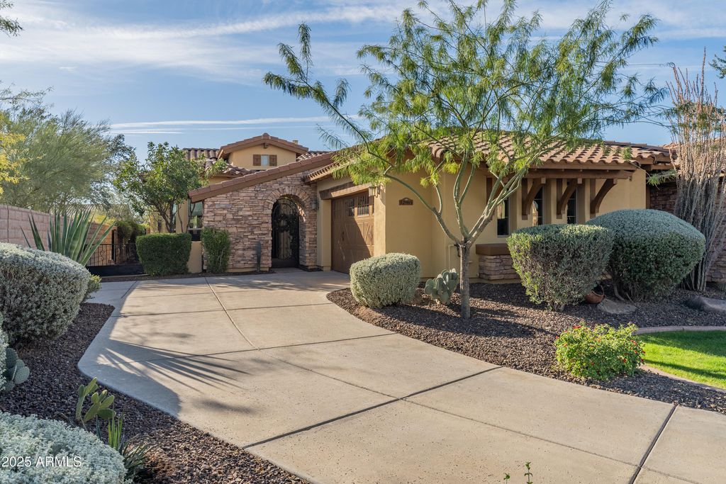 12065 W DESERT MIRAGE Drive, Peoria, AZ 85383