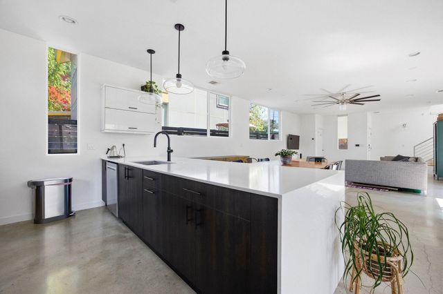 1606 Salina ST, Austin, TX 78702