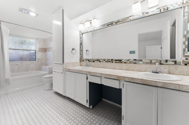 1711 Foxfire DR, Round Rock, TX 78681