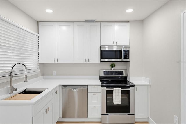 2418 2ND AVENUE S, St Petersburg, FL 33712
