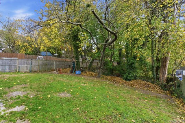 7 Cheshire Street, Huntington Station, NY 11746