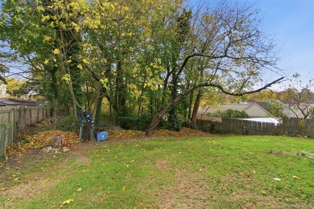 7 Cheshire Street, Huntington Station, NY 11746