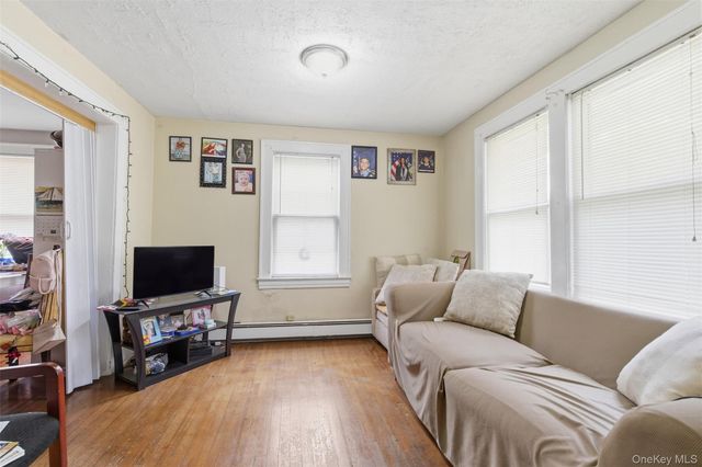 7 Cheshire Street, Huntington Station, NY 11746